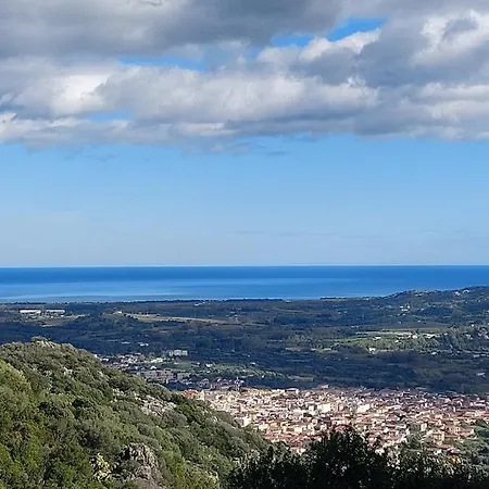 Casa Lucia , Ricarica Auto Elettrica Синискола